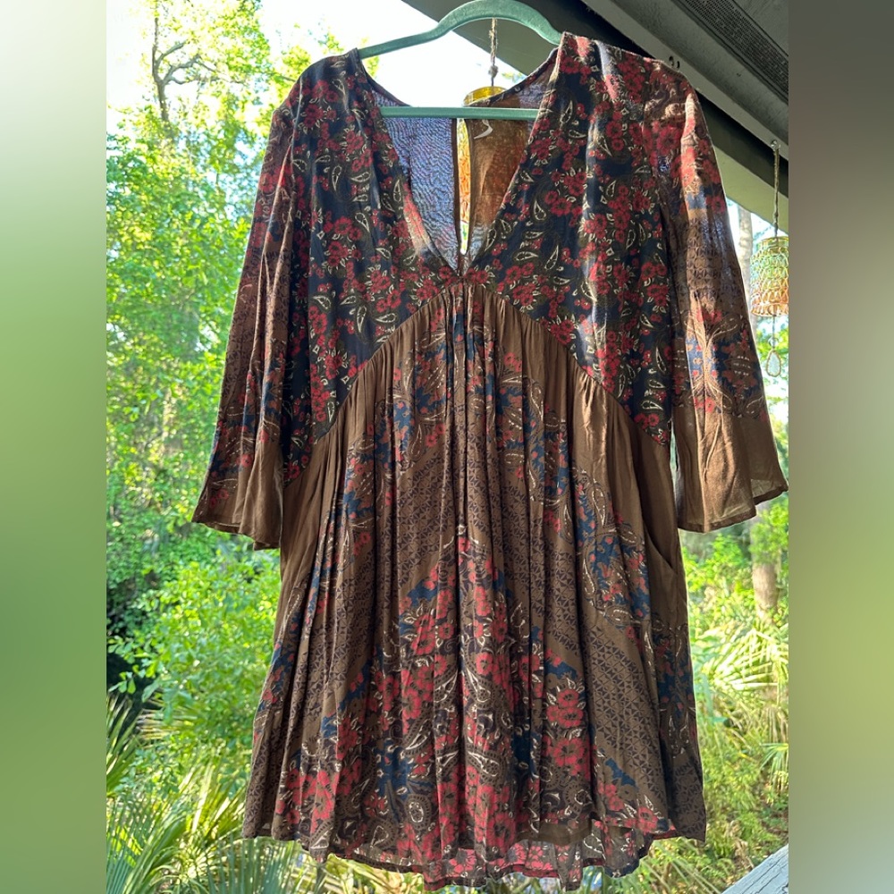 Free People mini dress with deep V neck & keyhole back. Perfect for all seasons